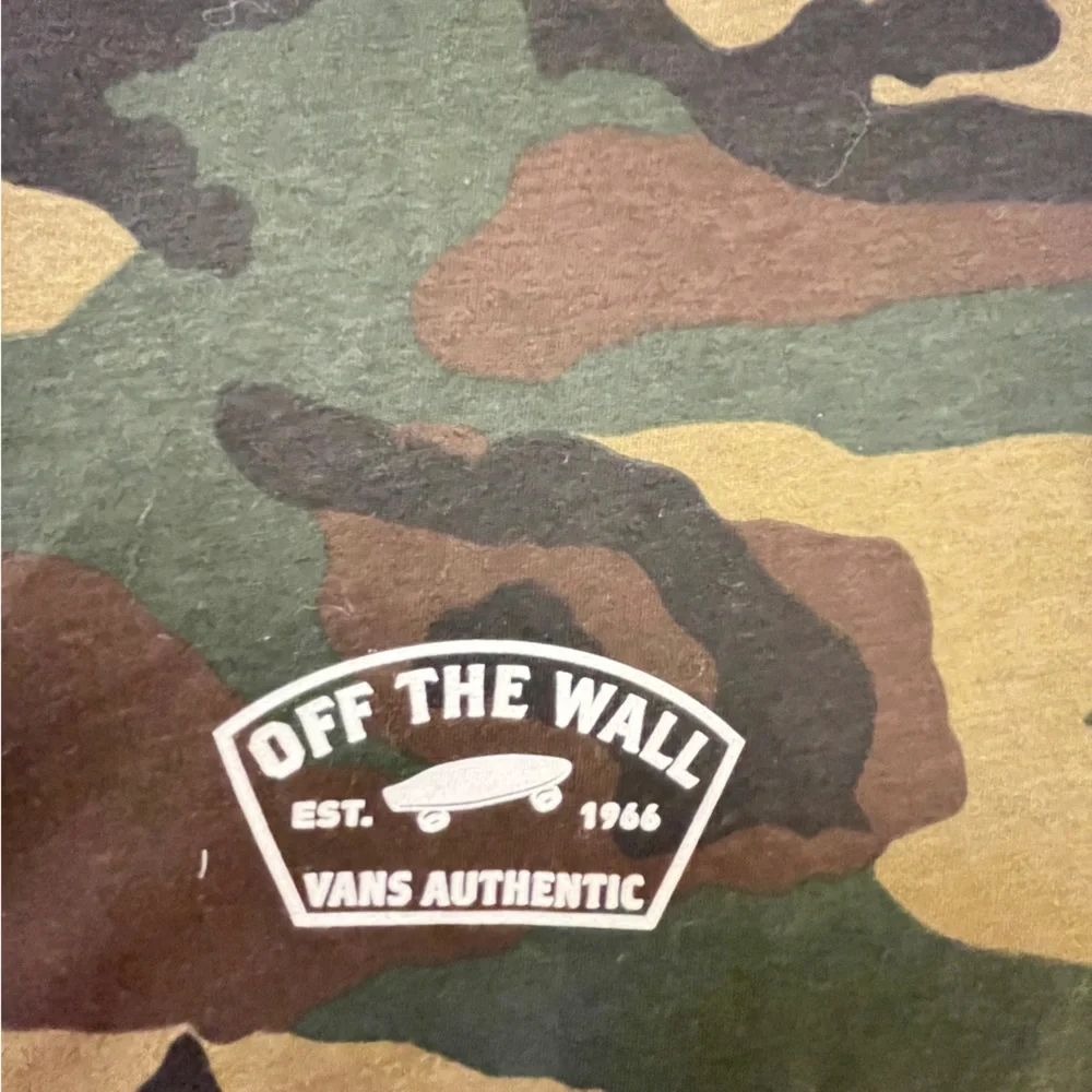 Vans Camo Tshirt, Size Med, Cutom Fit, - Picture 2 of 8